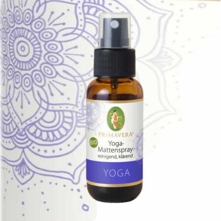 Das tolle Bio Yogamattenspray von Primavera, fruchtig und reinigend. In fremden Räumen vermittelt es sofort ein Gefühl von Vertrautheit. Es eignet sich für Wollmatten ebenso wie für solche aus Kunststoff oder auch einfach als Raumspray.