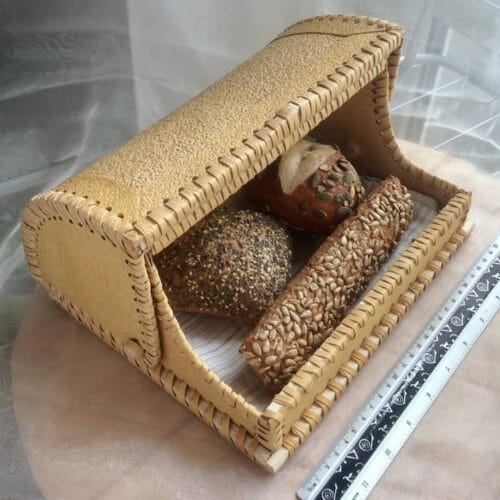 Bread boxes made of birch bark nature! Pure natural product, 100% made from birch bark. Because of the essential oils: Antiseptic and antibacterial.